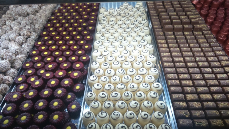 chocolaterie-SANARY SUR MER-min_chocolates_milk_chocolate_white_chocolate_truffles_candy_food_treat_cacao-1213769